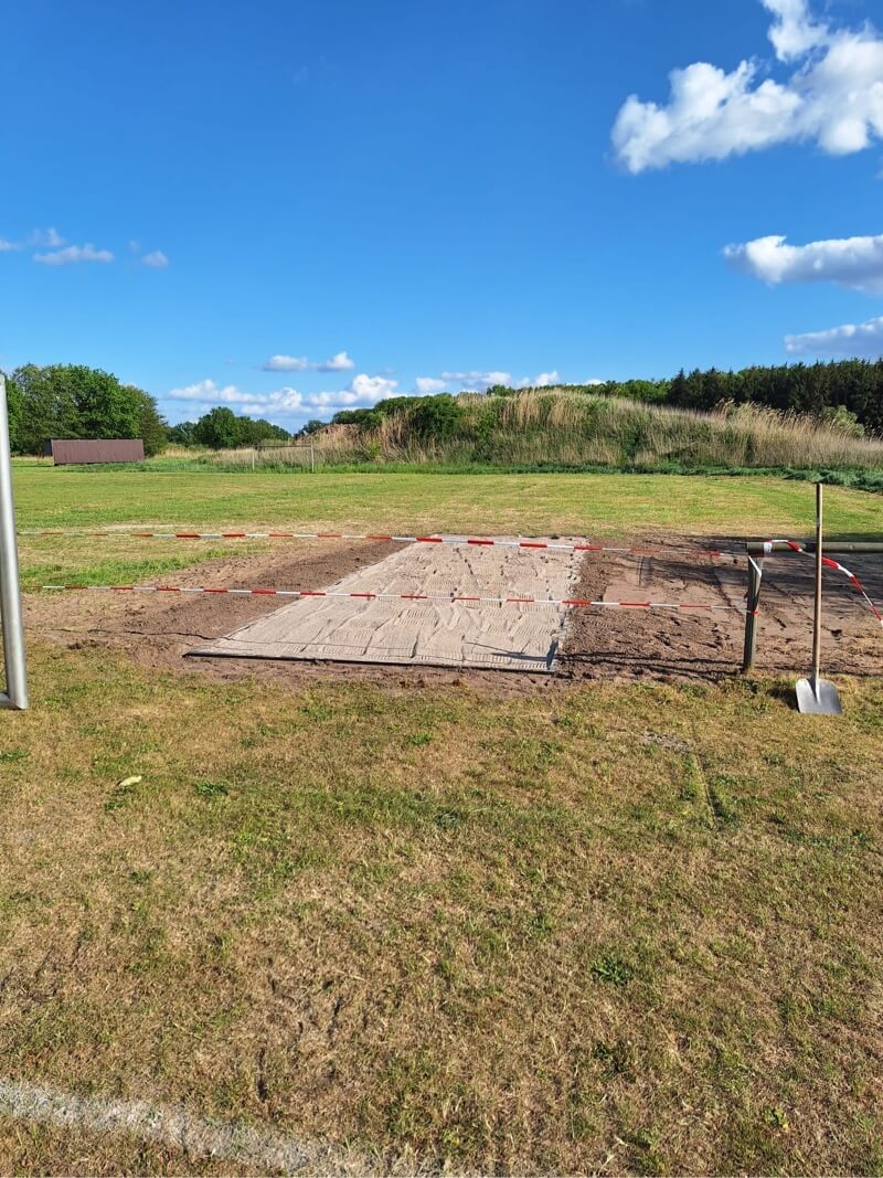 neue Sprunggrube auf dem Sportplatz des FC Echem e.V.
